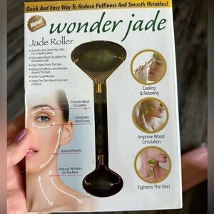 Wonder Jade Facial Roller